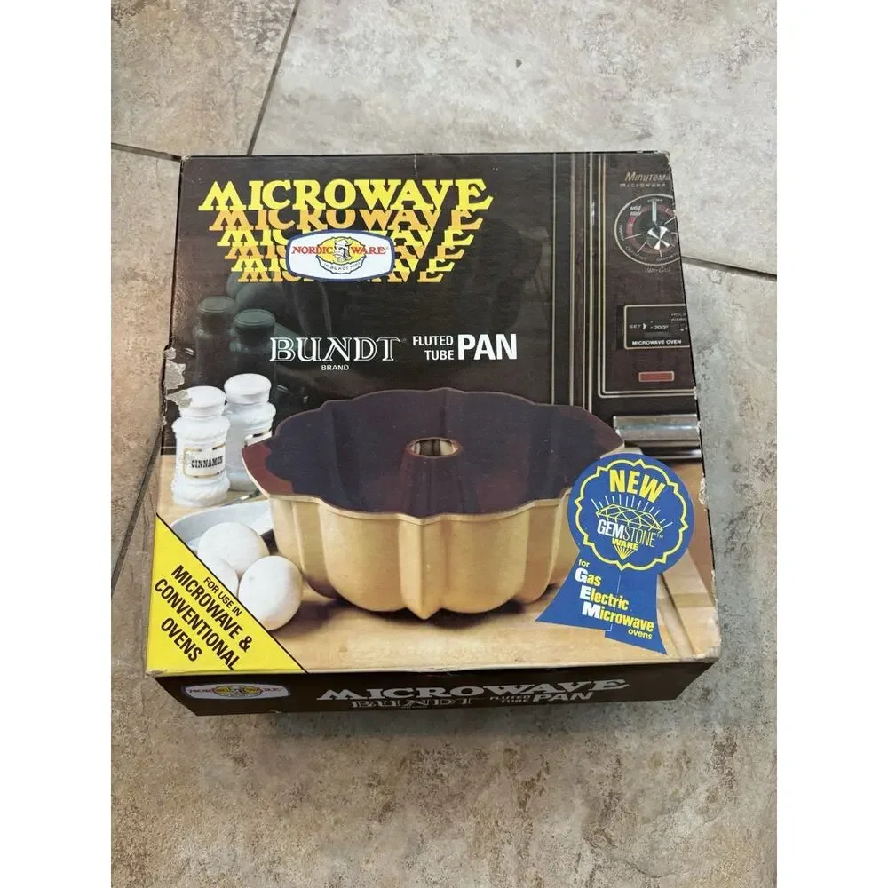 Vintage Nordic Ware Microwave Bundt Pan 61104 Gemstone Ware w Origin Box Recipes